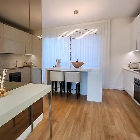Olmo Luxury - By Myhomeincomo *