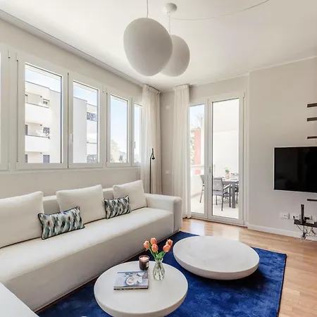 Διαμέρισμα Olmo Luxury - By Myhomeincomo