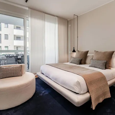 Olmo Luxury - By Myhomeincomo *