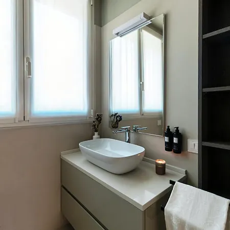 Olmo Luxury - By Myhomeincomo *