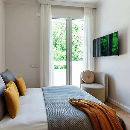 Olmo Luxury - By Myhomeincomo