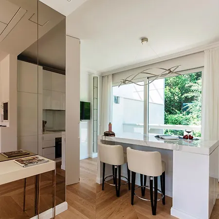 Olmo Luxury - By Myhomeincomo