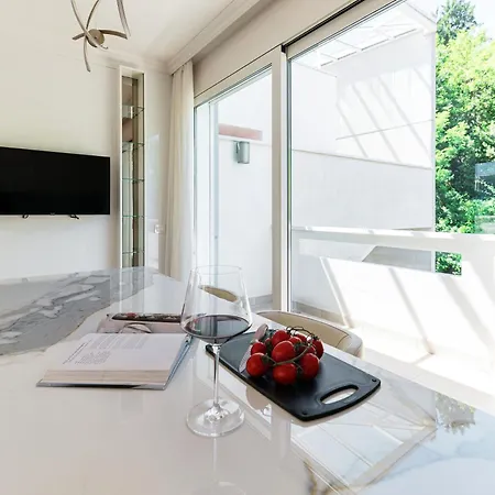 Olmo Luxury - By Myhomeincomo *