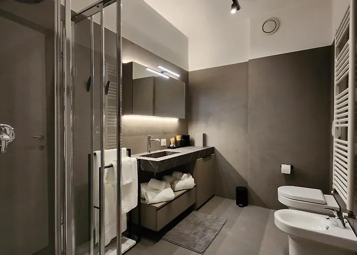 Olmo Luxury - By Myhomeincomo