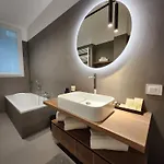 Olmo Luxury - By Myhomeincomo * קומו