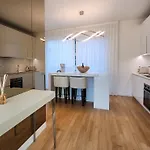 Olmo Luxury - By Myhomeincomo *